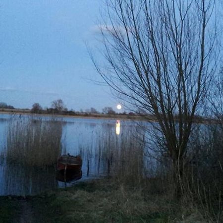 Entspannen Im Dorf Am See Zahren 외부 사진